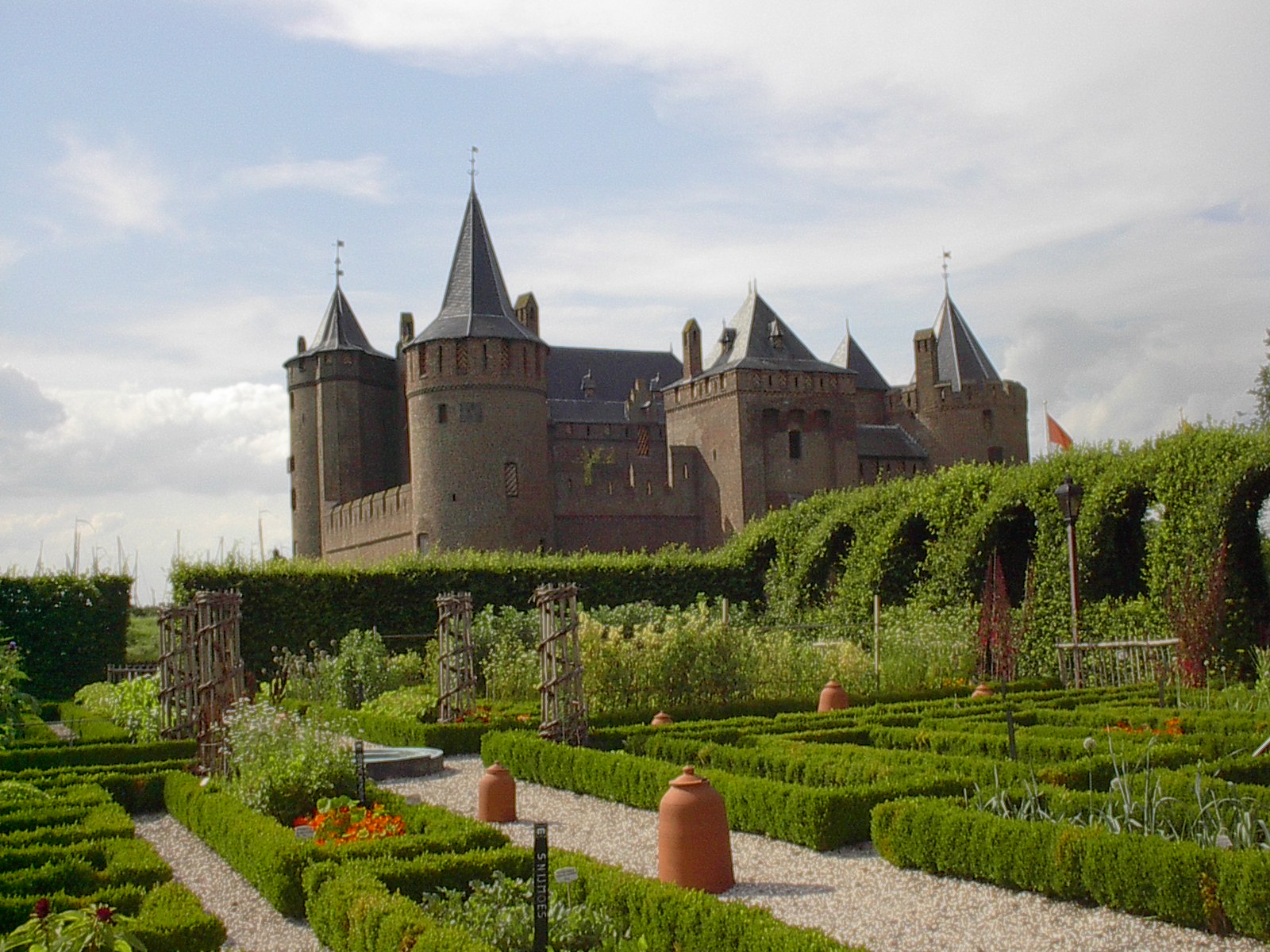 Container huren Muiden Muiderslot op de foto