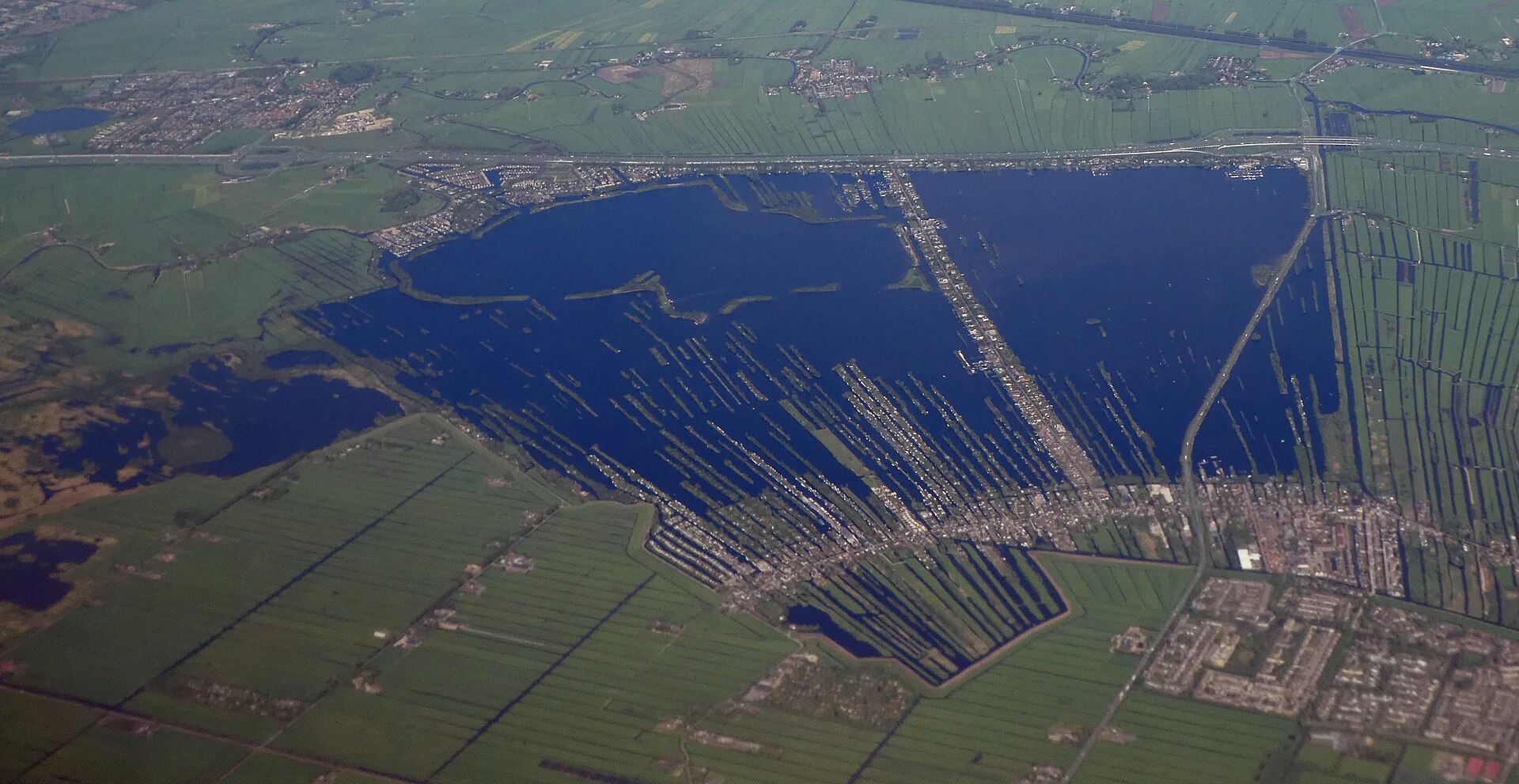 Container huren Vinkeveen Vinkeveense plassen van bovenaf