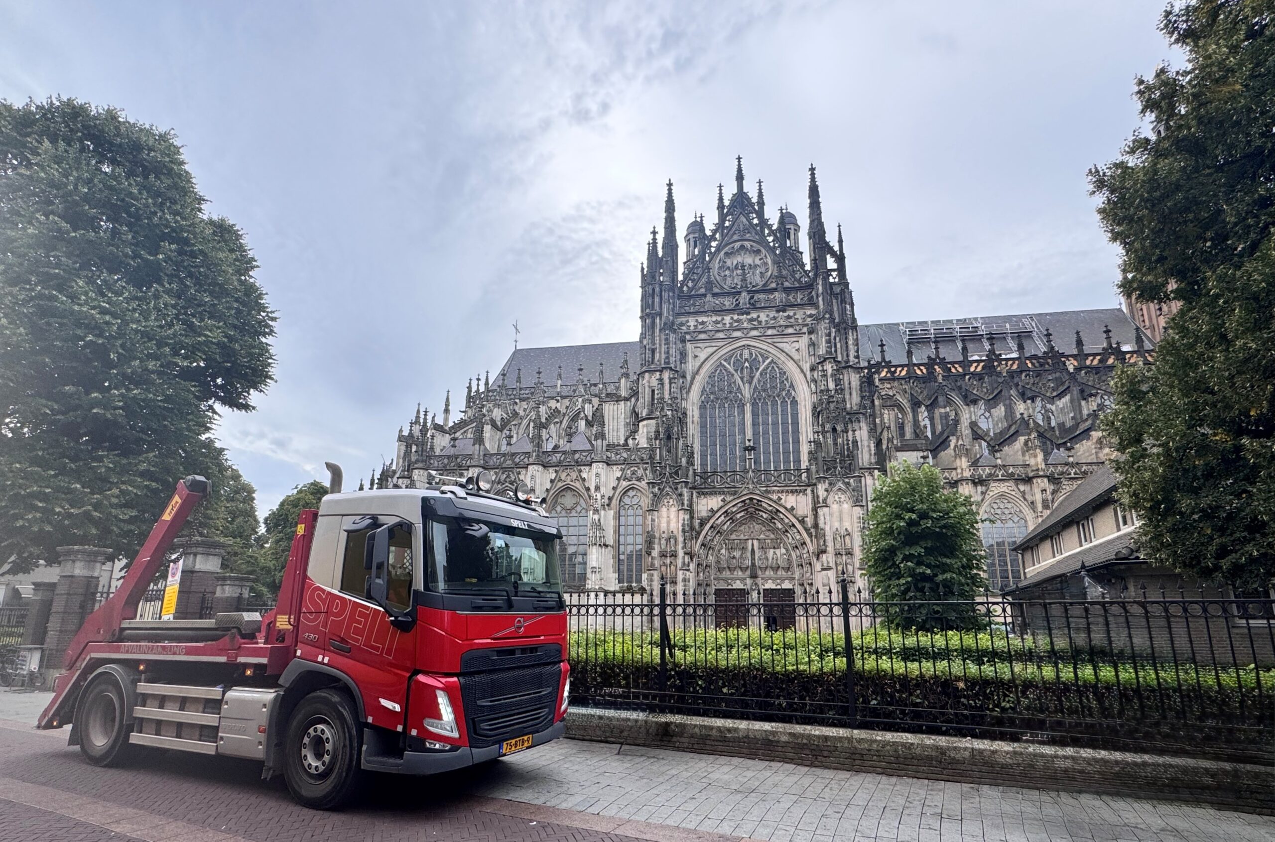 Sint janskathedraal den bosch De Parade met de Sint-Janskathedraal