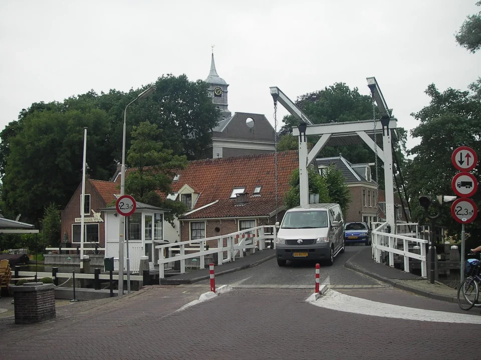 Ouderkerk_aan_de_Amstel_brug_over_de_bullewijk.jpg